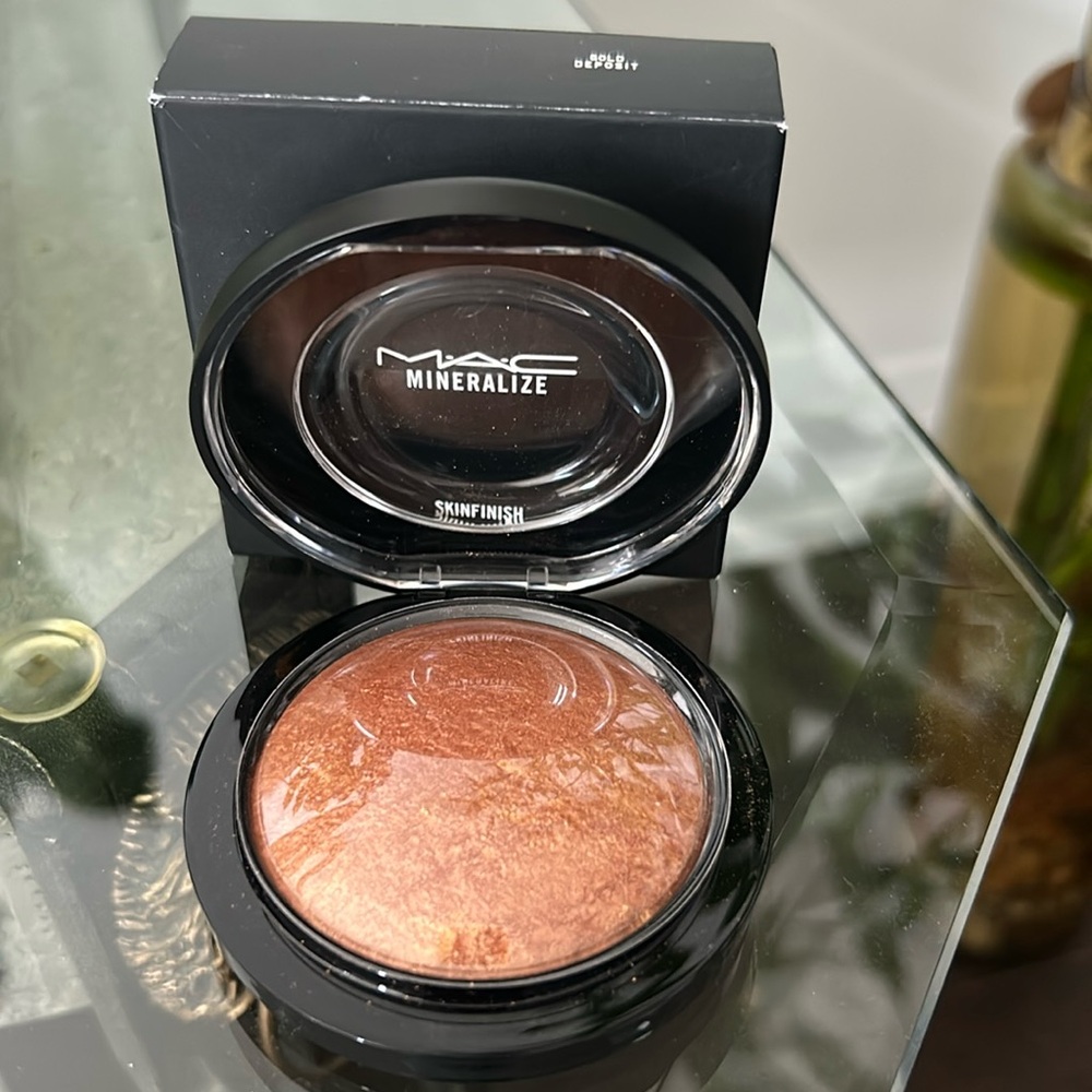 MAC Mineralize Skinfinish in Gold Deposit